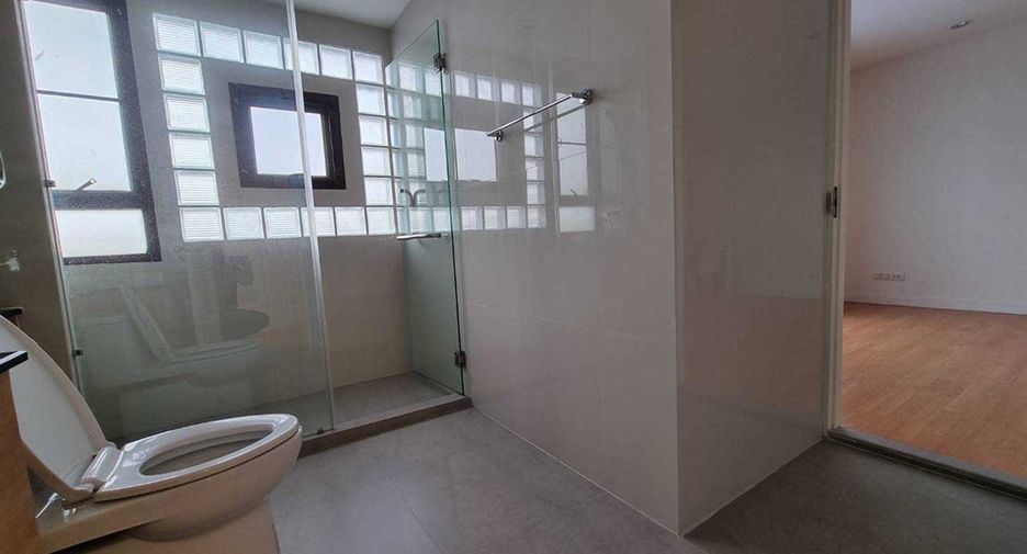 Condo en alquiler de 3 habitaciones en Watthana, Bangkok