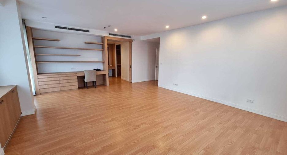 Condo en alquiler de 3 habitaciones en Watthana, Bangkok