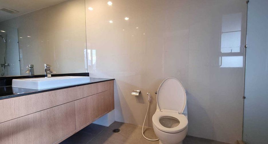 Condo en alquiler de 3 habitaciones en Watthana, Bangkok