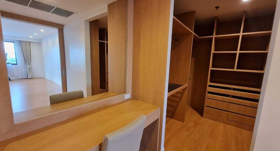 Condo en alquiler de 3 habitaciones en Watthana, Bangkok