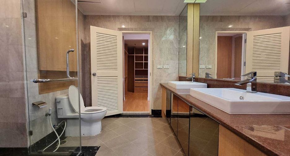 Condo en alquiler de 3 habitaciones en Watthana, Bangkok