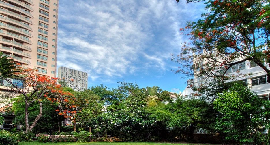 For rent 3 bedrooms condo in Sathon, Bangkok