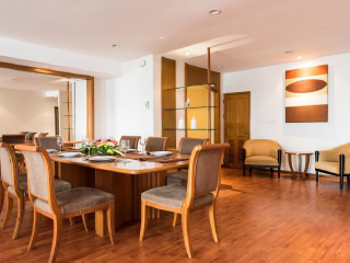 Condo en alquiler de 3 habitaciones en Sathon, Bangkok