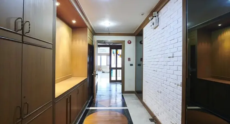 For sale 4 bedrooms condo in Watthana, Bangkok