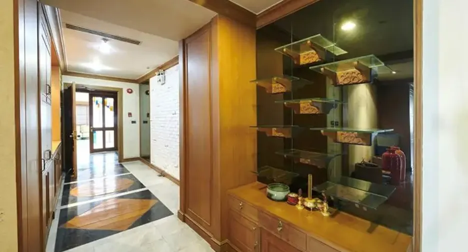 For sale 4 bedrooms condo in Watthana, Bangkok