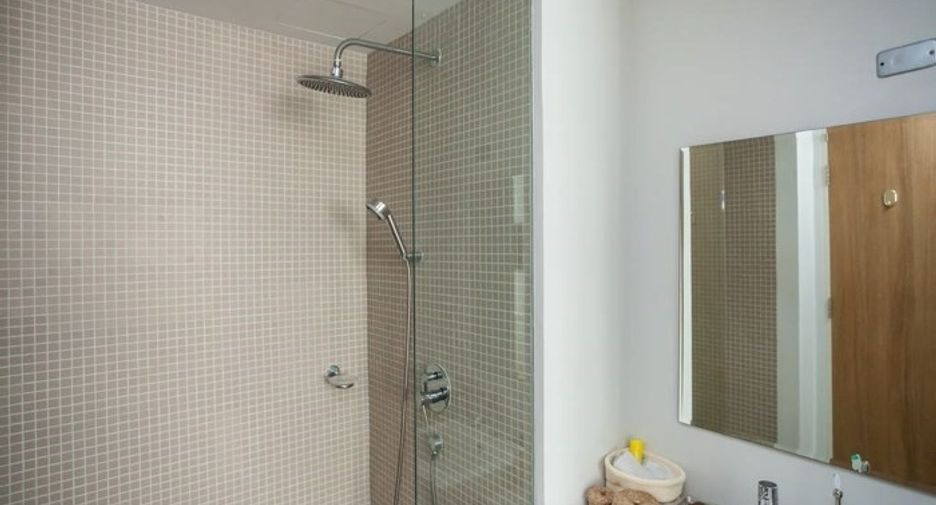 For rent and for sale 1 bed condo in Watthana, Bangkok