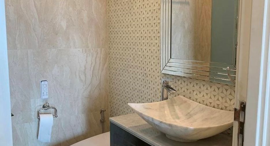 Condo en venta de 2 habitaciones en Yan Nawa, Bangkok