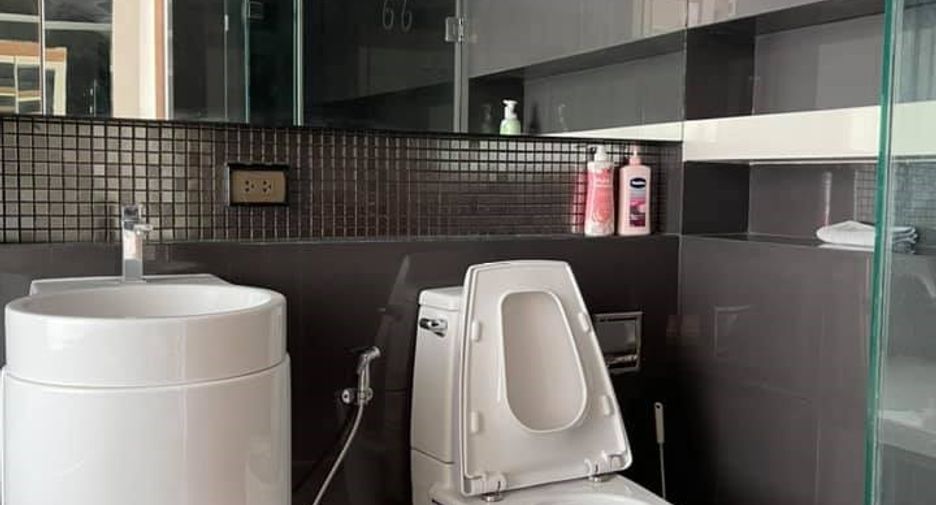 For sale 2 ベッドルーム condo in Sathon, Bangkok