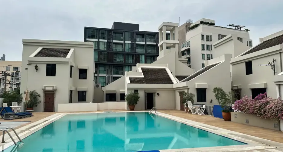 For rent 2 bedrooms condo in Watthana, Bangkok