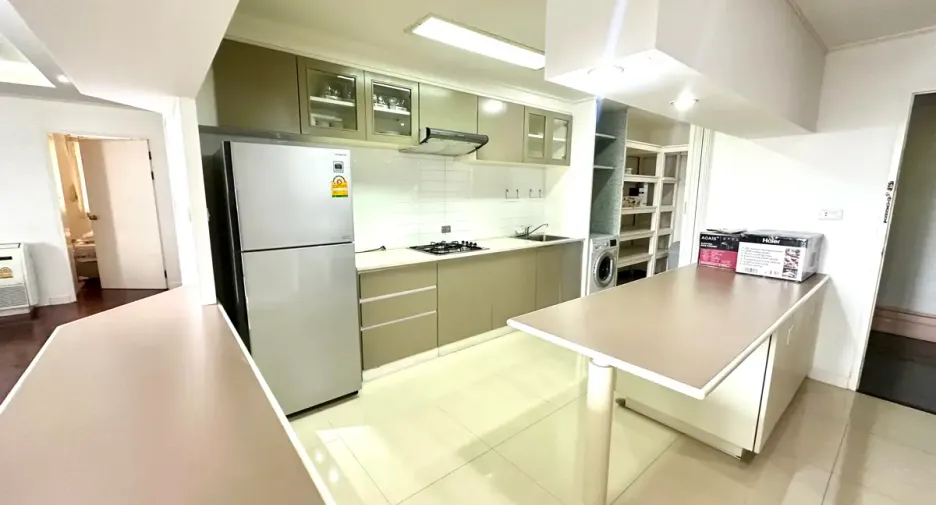 For rent 2 bedrooms condo in Watthana, Bangkok