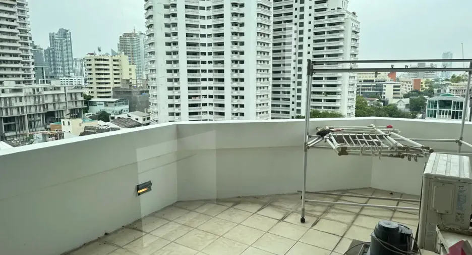 For rent 2 bedrooms condo in Watthana, Bangkok