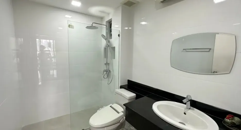 For rent 2 bedrooms condo in Watthana, Bangkok
