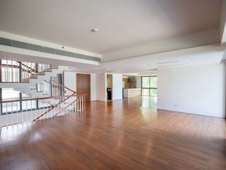For rent 4 bedrooms condo in Yan Nawa, Bangkok
