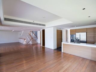 For rent 4 bedrooms condo in Yan Nawa, Bangkok