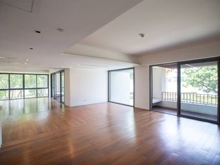 For rent 4 bedrooms condo in Yan Nawa, Bangkok