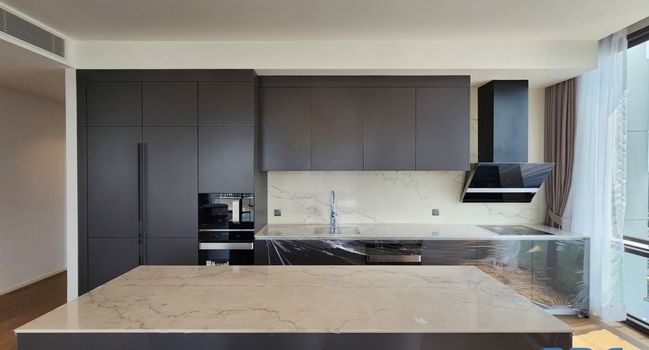 For sale 3 bedrooms condo in Pathum Wan, Bangkok