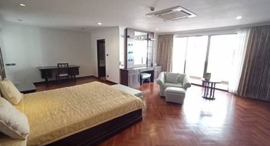 For rent 3 bedrooms condo in Watthana, Bangkok