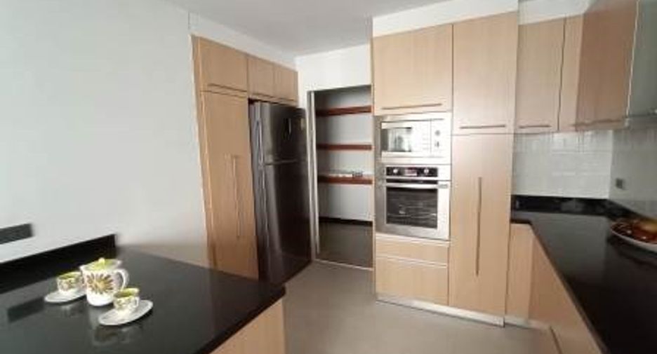 For rent 3 bedrooms condo in Watthana, Bangkok