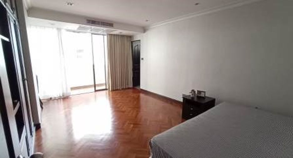 For rent 3 bedrooms condo in Watthana, Bangkok