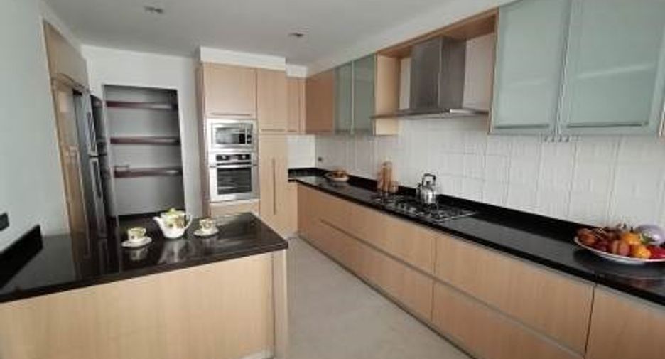 For rent 3 bedrooms condo in Watthana, Bangkok