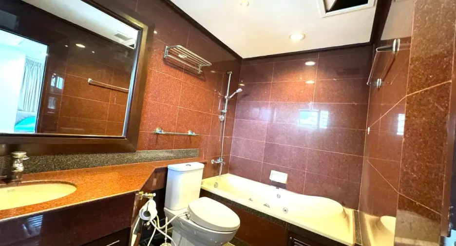 For rent and for sale 3 bedrooms condo in Watthana, Bangkok