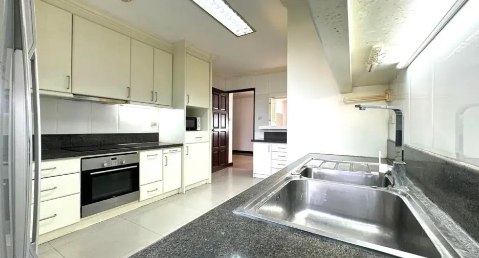 For rent and for sale 3 bedrooms condo in Watthana, Bangkok