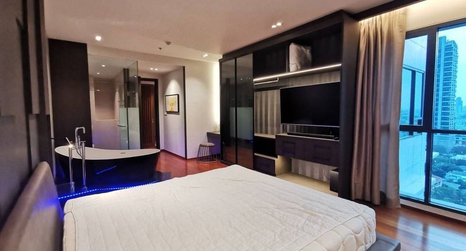 À vendre 2 chambres condo à Yan Nawa, Bangkok