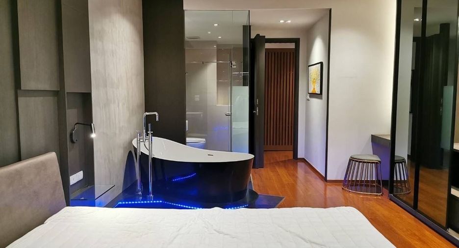 À vendre 2 chambres condo à Yan Nawa, Bangkok