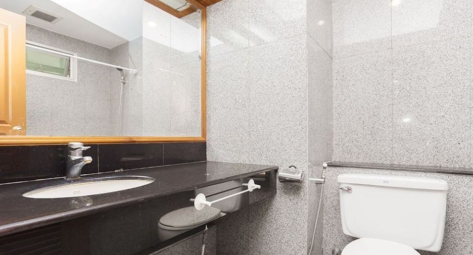 For sale 2 bedrooms condo in Pathum Wan, Bangkok