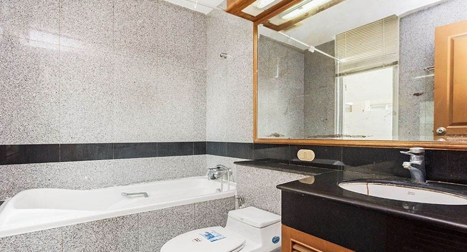 For sale 2 bedrooms condo in Pathum Wan, Bangkok