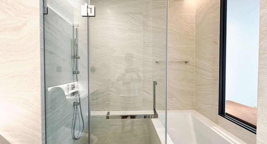 For rent and for sale 1 bed condo in Khlong Toei, Bangkok