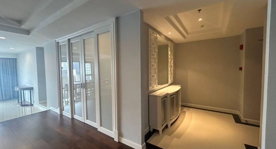 For rent 3 bedrooms condo in Khlong Toei, Bangkok