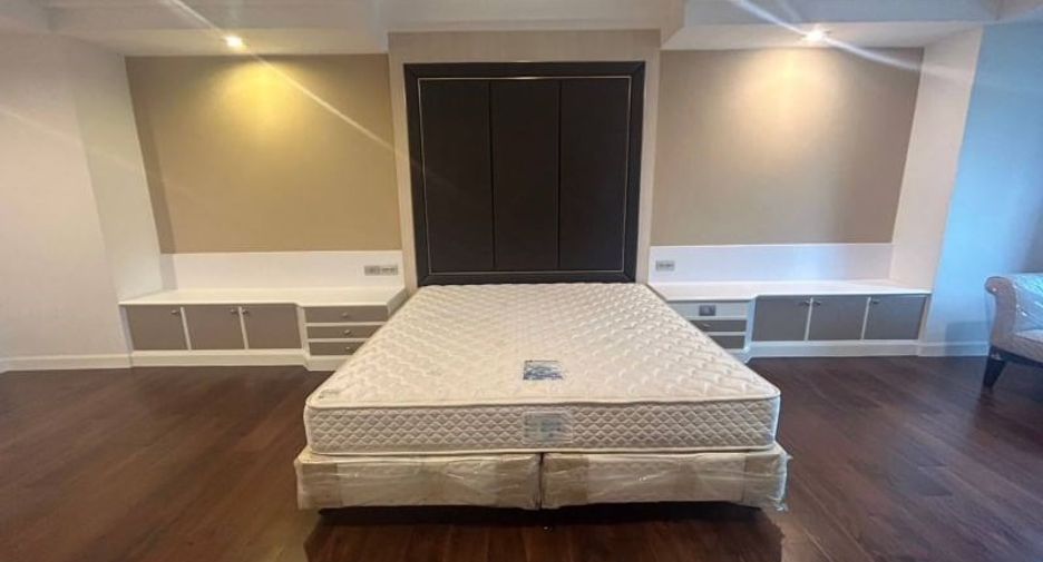 For rent 3 bedrooms condo in Khlong Toei, Bangkok