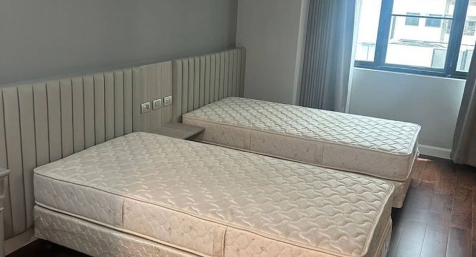 For rent 3 bedrooms condo in Khlong Toei, Bangkok