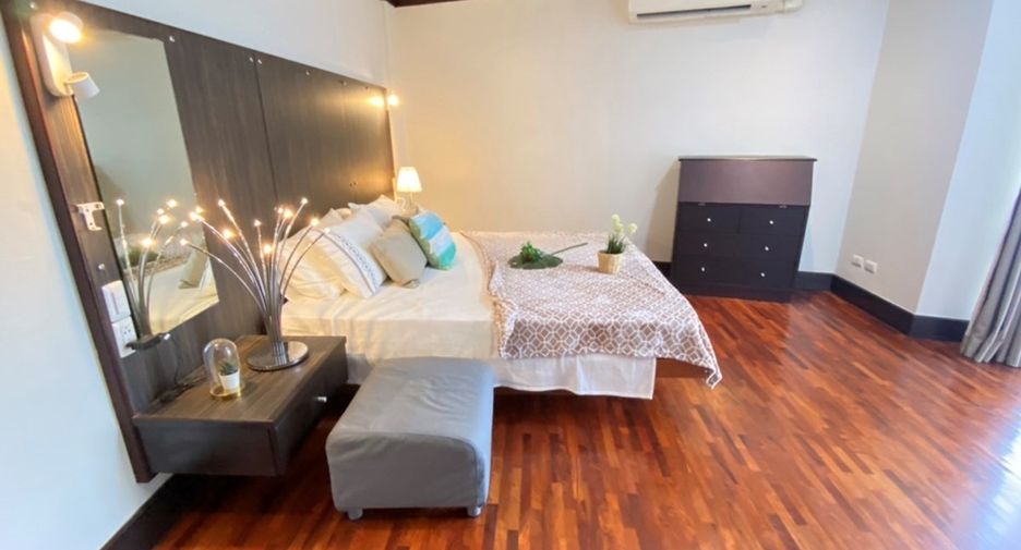 For rent 3 bedrooms condo in Watthana, Bangkok