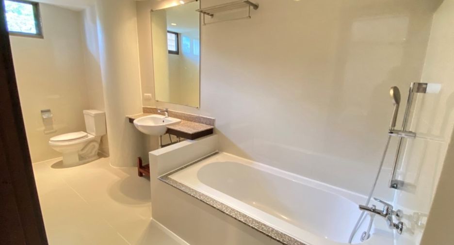 For rent 3 bedrooms condo in Watthana, Bangkok