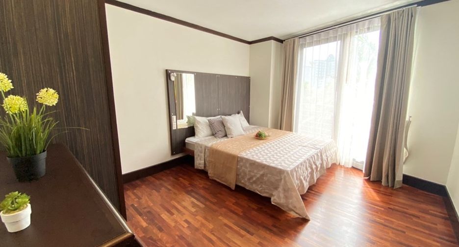 For rent 3 bedrooms condo in Watthana, Bangkok