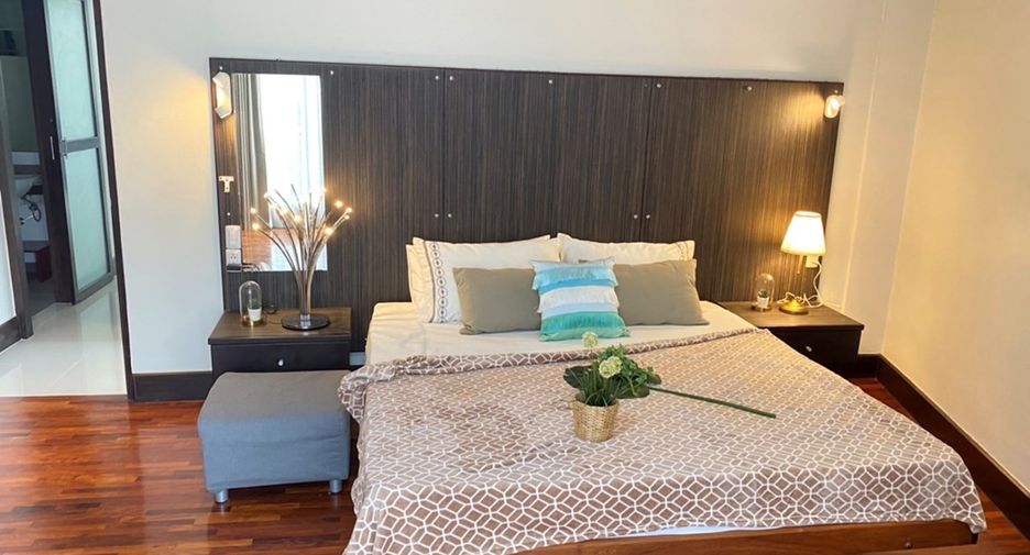 For rent 3 bedrooms condo in Watthana, Bangkok