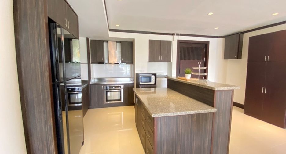 For rent 3 bedrooms condo in Watthana, Bangkok