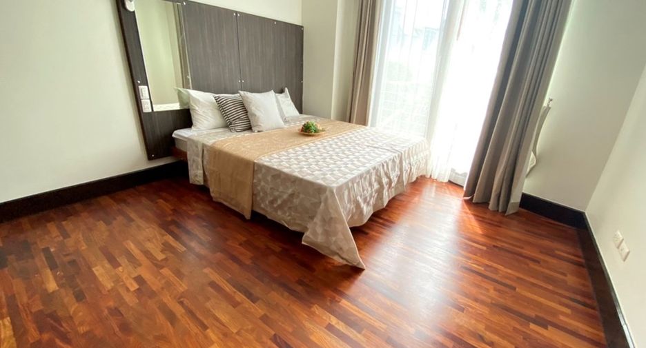 For rent 3 bedrooms condo in Watthana, Bangkok