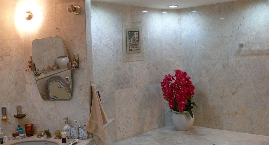 For sale 3 bedrooms condo in Sathon, Bangkok