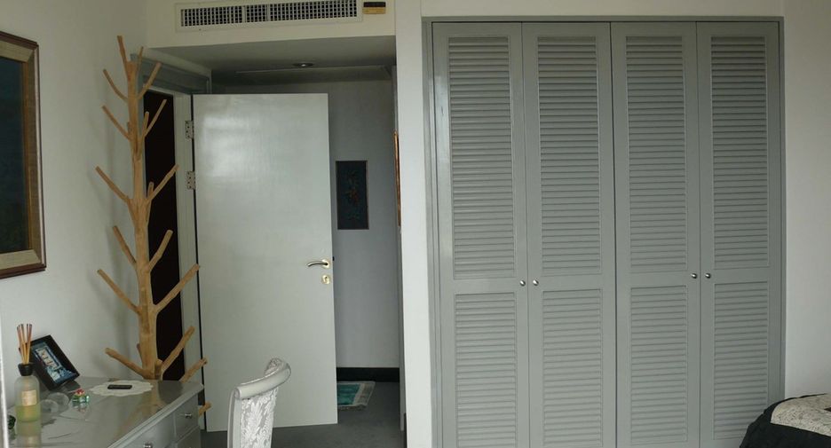 For sale 3 bedrooms condo in Sathon, Bangkok
