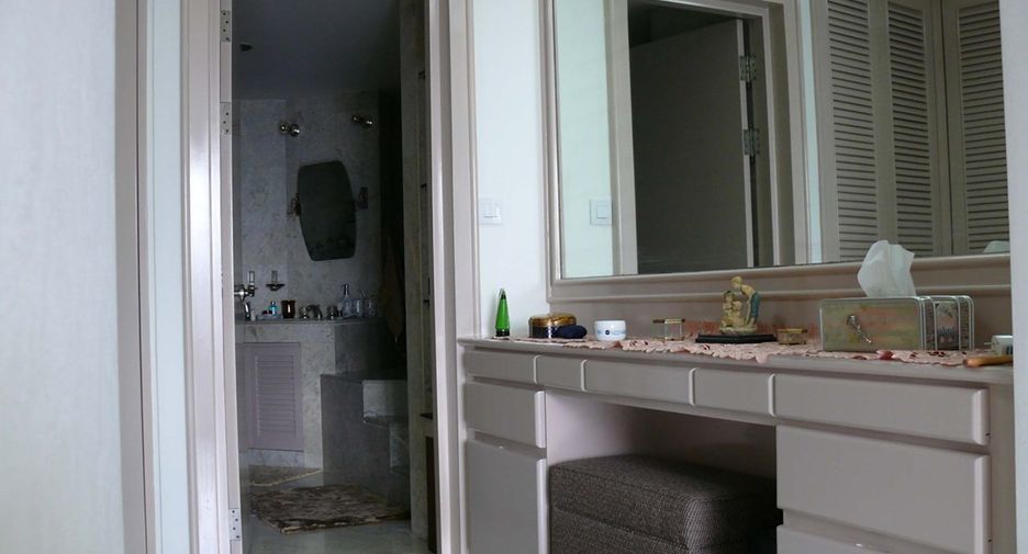 For sale 3 bedrooms condo in Sathon, Bangkok