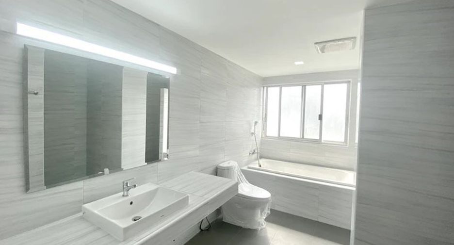 Wohnung zur Miete mit 3 Zimmer in Watthana, Bangkok