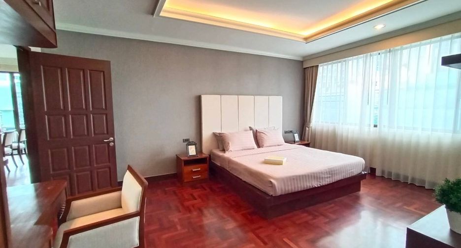 For rent 2 bedrooms condo in Pathum Wan, Bangkok