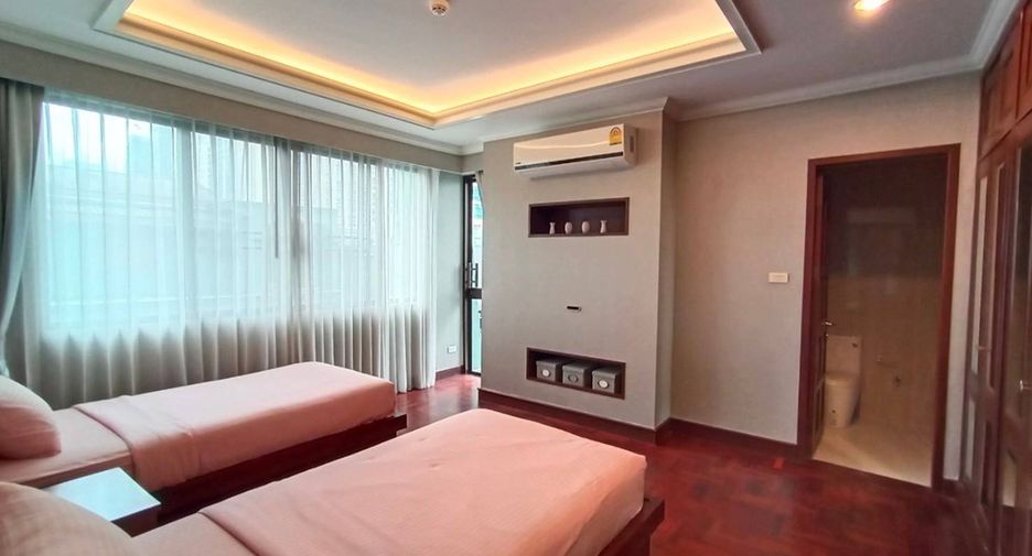 For rent 2 bedrooms condo in Pathum Wan, Bangkok