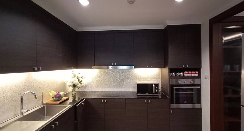 For rent 2 bedrooms condo in Pathum Wan, Bangkok