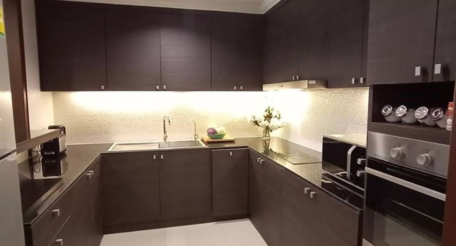 For rent 2 bedrooms condo in Pathum Wan, Bangkok