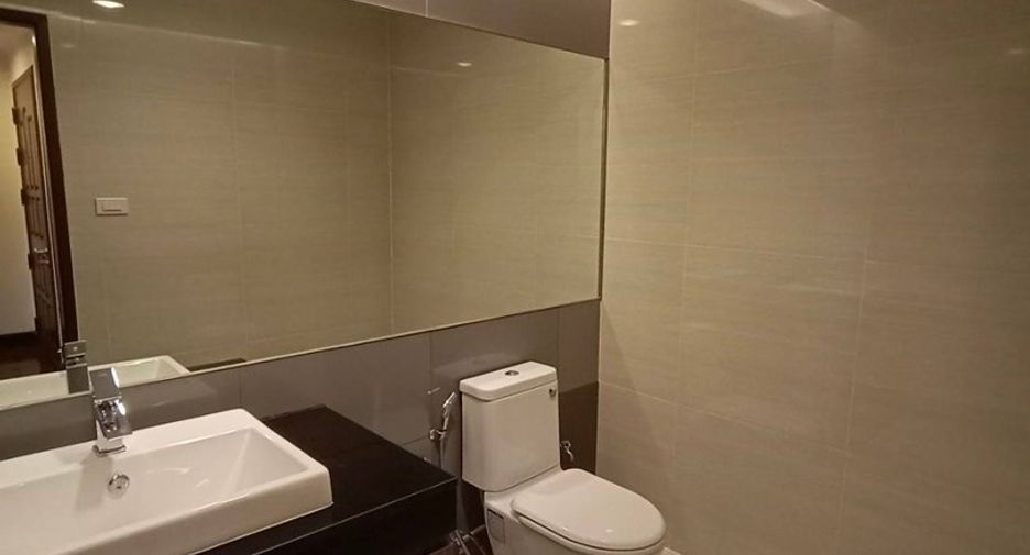 For rent 2 bedrooms condo in Pathum Wan, Bangkok