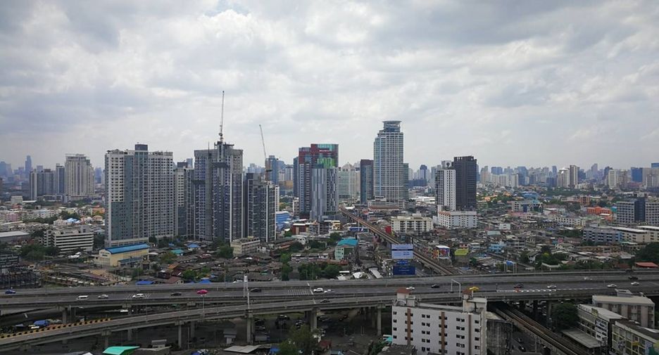 For sale 1 bed condo in Khlong Toei, Bangkok